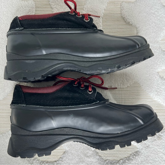 BASS Anchorage Low Top Suede & Rubber Duck Boot Shoes Women 9M Lace Up Black Red - Picture 6 of 16